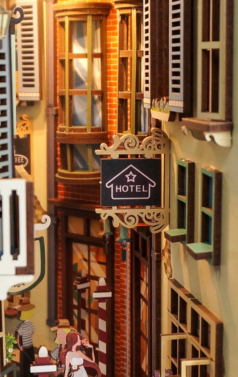 Storm Time Store | Travel in Venice - Image 4