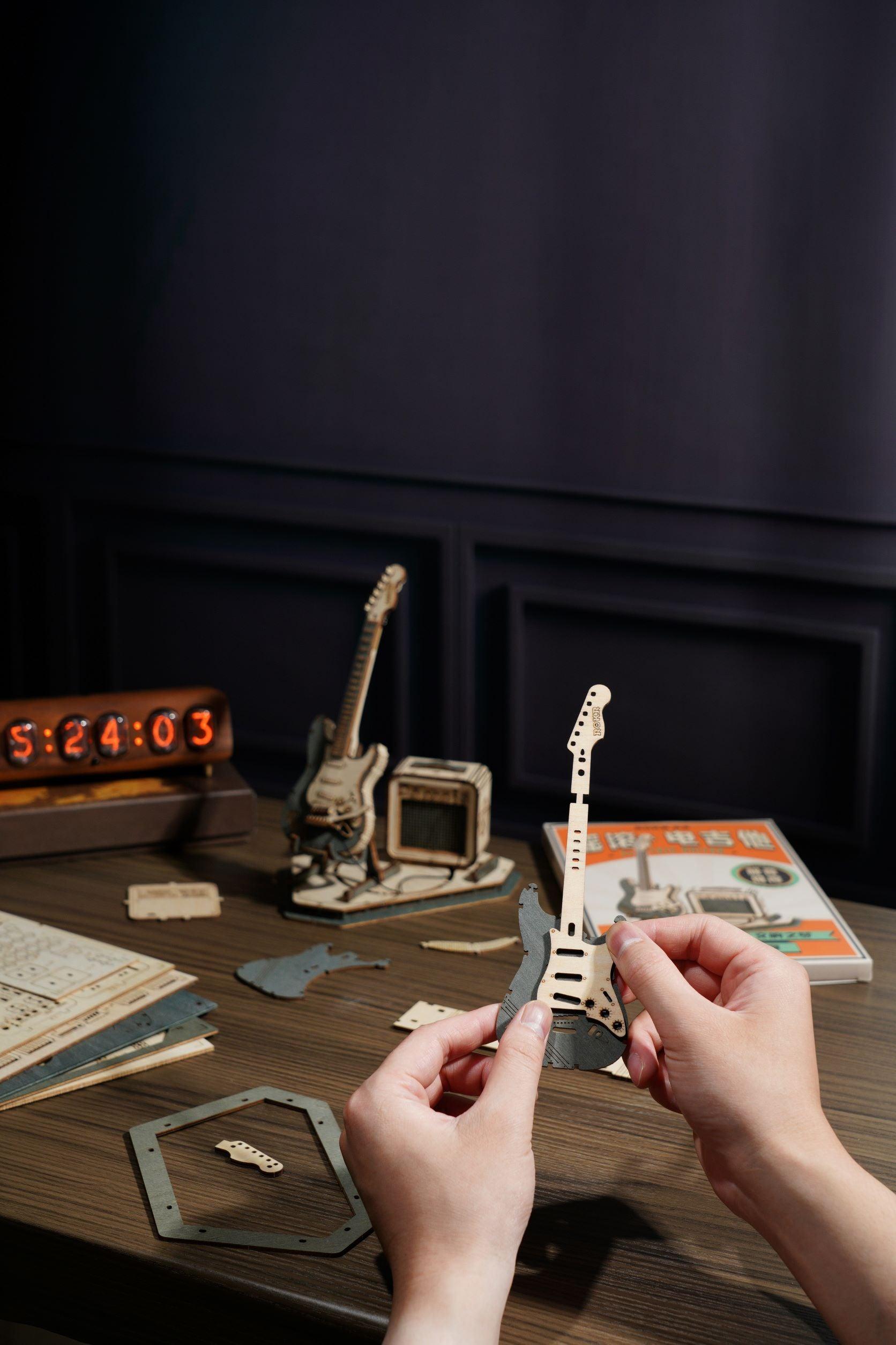 Storm Time Store | Electric Guitar - Image 3